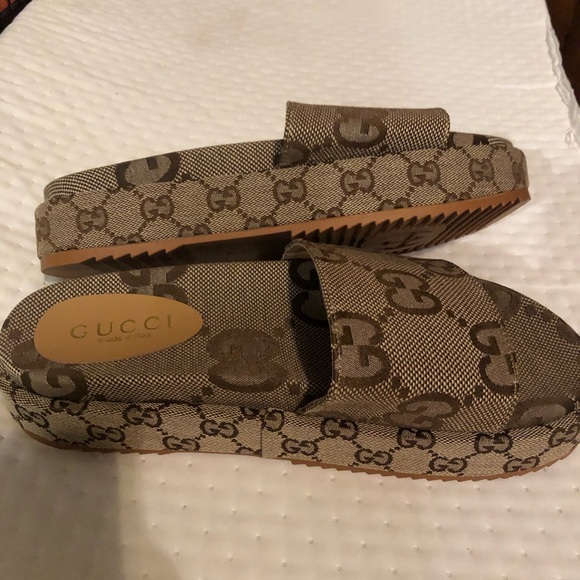 Gucci Tan Leather Slides - Picture 4 of 4